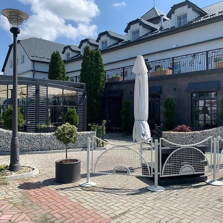 Hotel Kameleon Tarnobrzeg Extérieur photo