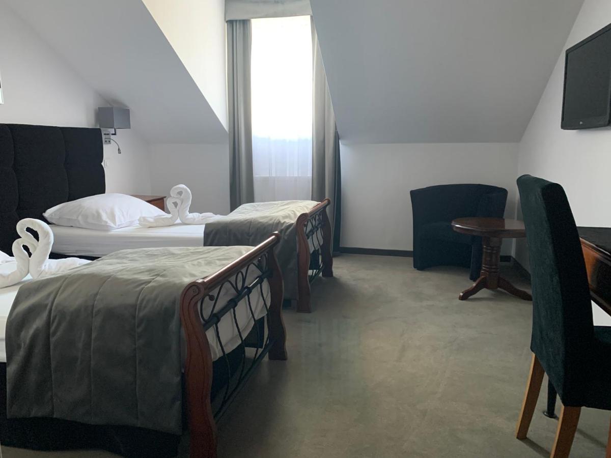 Hotel Kameleon Tarnobrzeg Extérieur photo