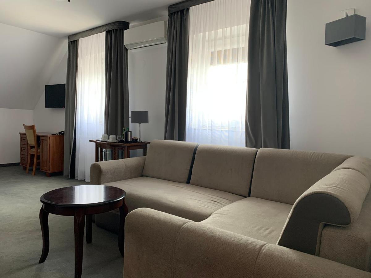 Hotel Kameleon Tarnobrzeg Extérieur photo