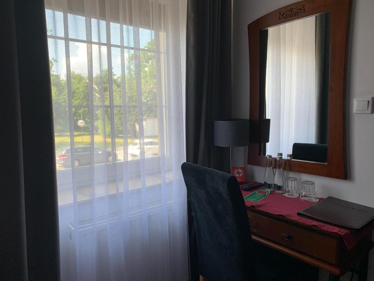 Hotel Kameleon Tarnobrzeg Extérieur photo