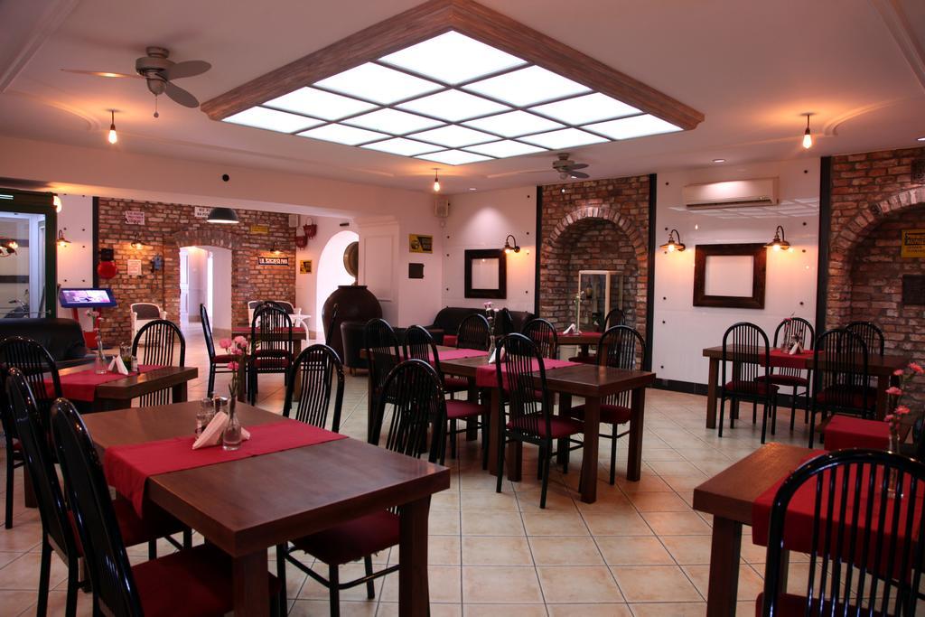 Hotel Kameleon Tarnobrzeg Extérieur photo