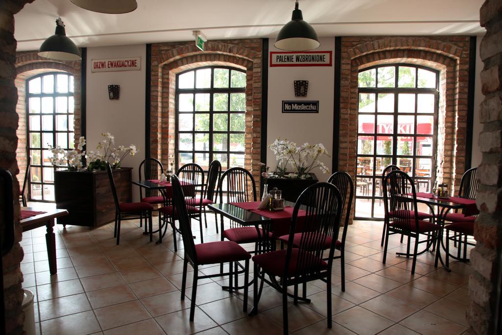 Hotel Kameleon Tarnobrzeg Extérieur photo