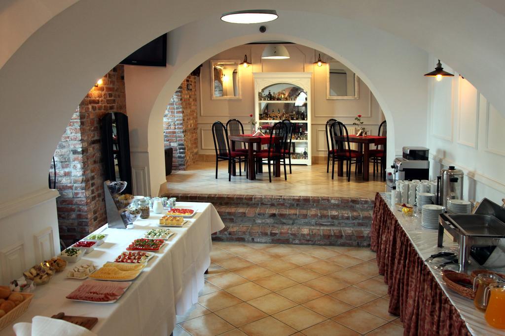 Hotel Kameleon Tarnobrzeg Extérieur photo